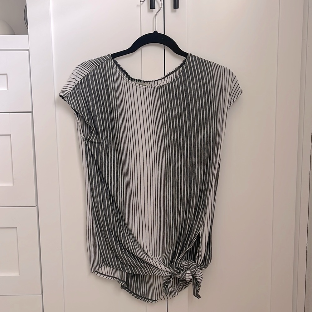 XS Black and White Blouse. Max Studio